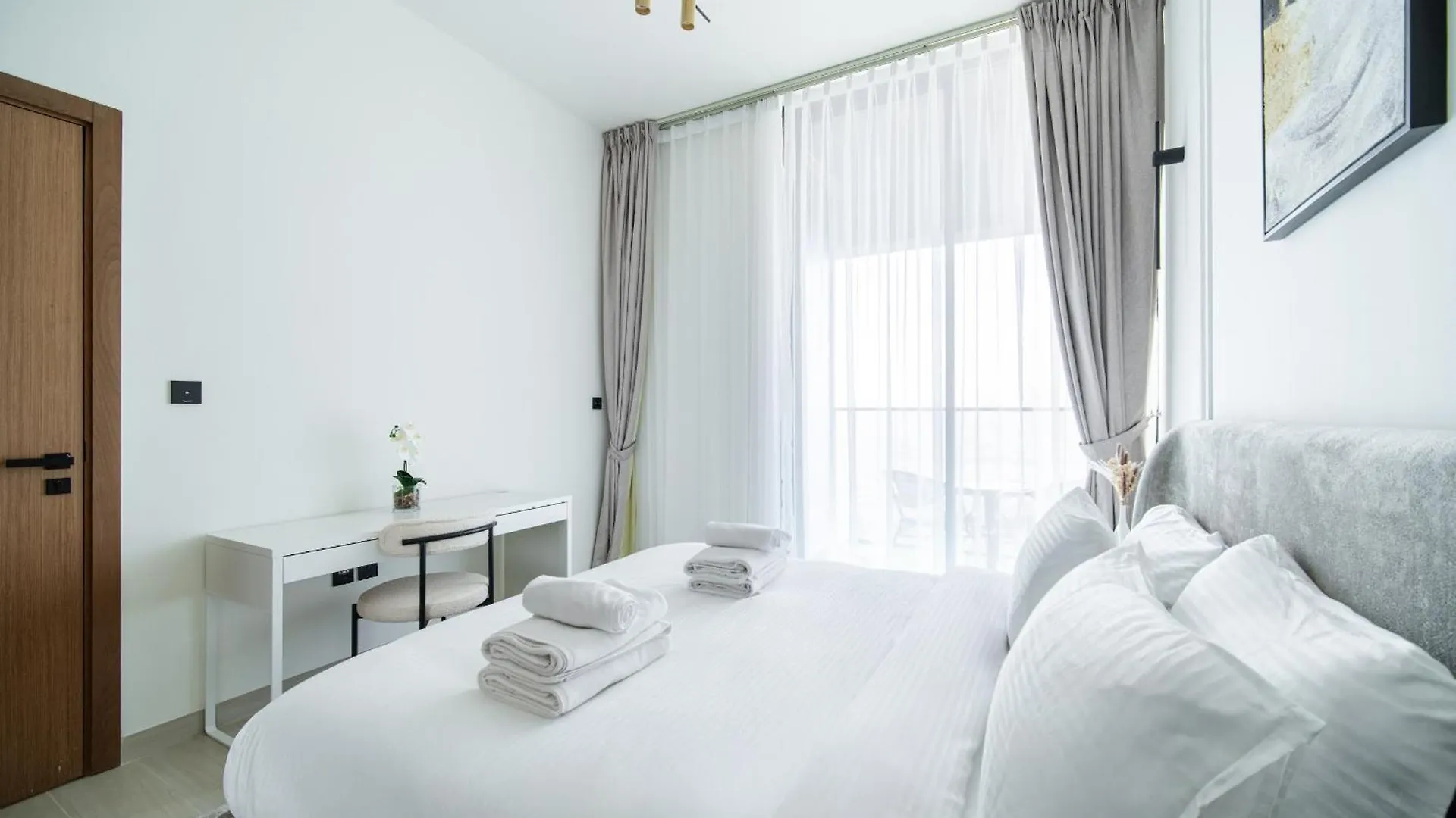 Your Peaceful View - 1Br With 2 Balconies On 28Th Floor Dubai Apartment